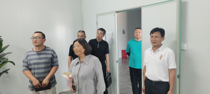 市農(nóng)業(yè)農(nóng)村局梁局長、產(chǎn)業(yè)科長戴禮